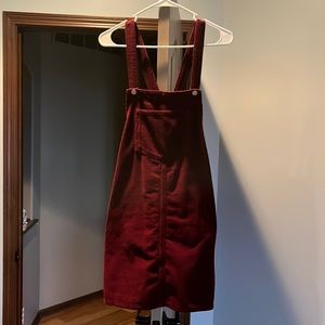 Corduroy jumper with a ribbed detailing.